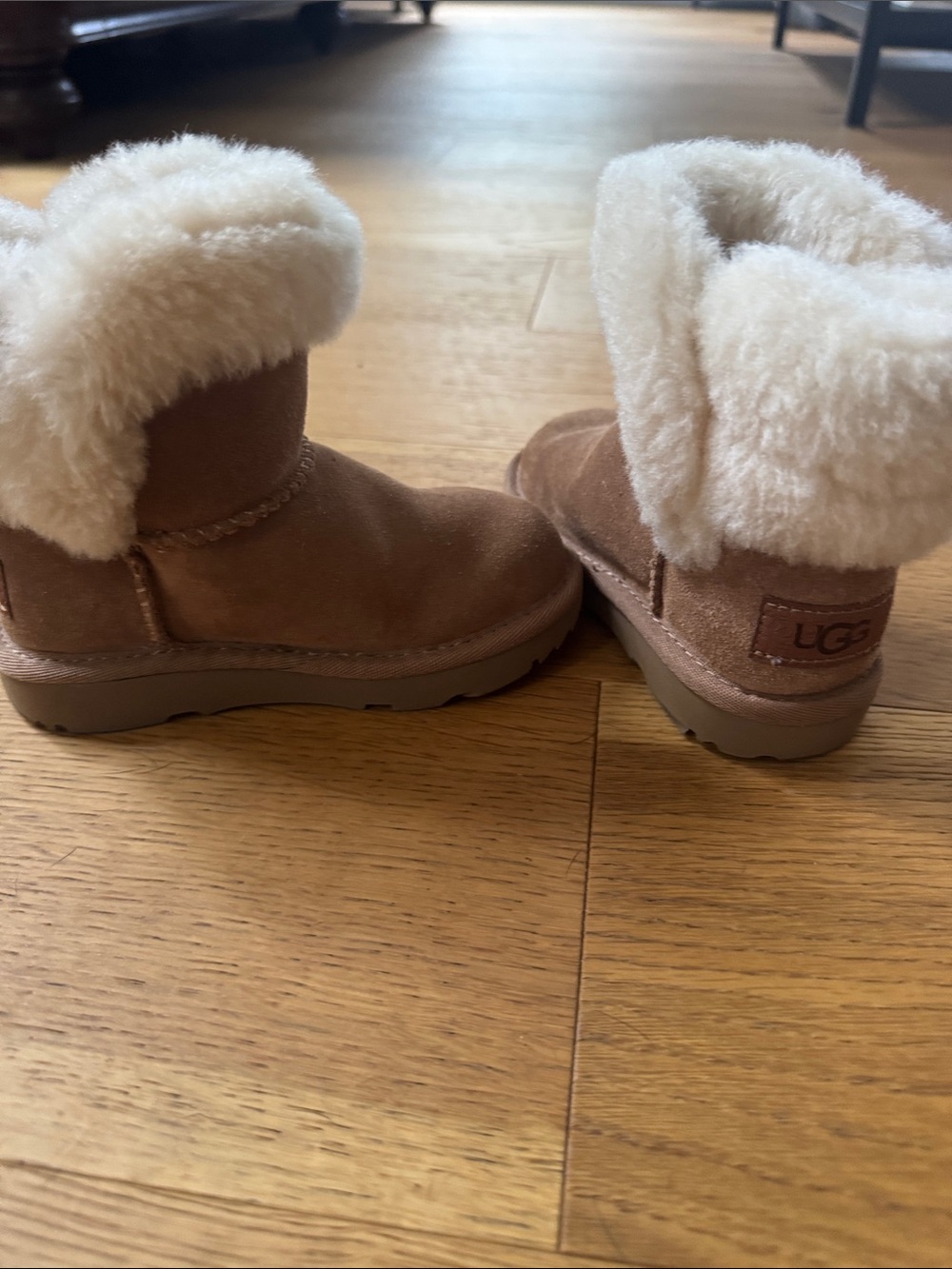 Kids fuzzy boots